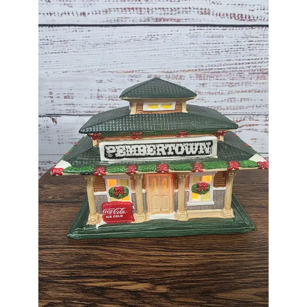 VTG Coca-Cola Pembertown Train Depot Lighted Village House Christmas 1990s